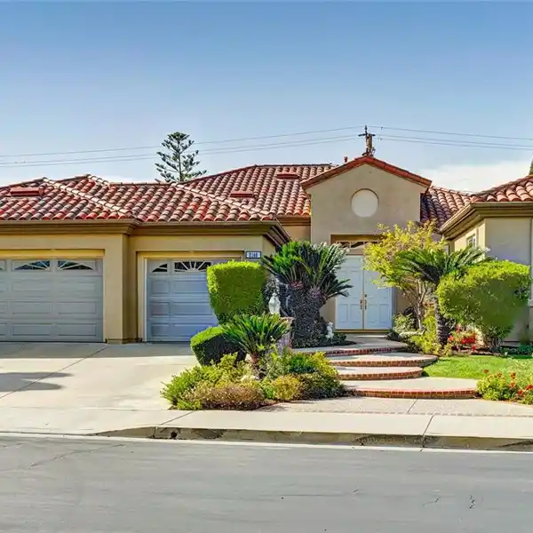 ELEGANT SINGLE-LEVEL ESTATE IN SAN MARINO AT TUSTIN RANCH