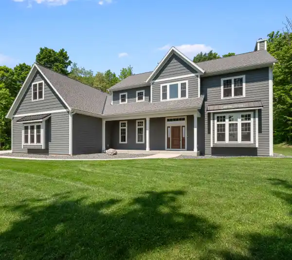 IMPRESSIVE MODERN FARMHOUSE
