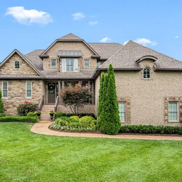 BEAUTIFUL PROPERTY ON OLD HICKORY LAKE