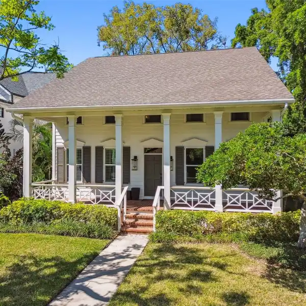 TIMELESS ELEGANCE AND MODERN LUXURY IN PARKLAND ESTATES