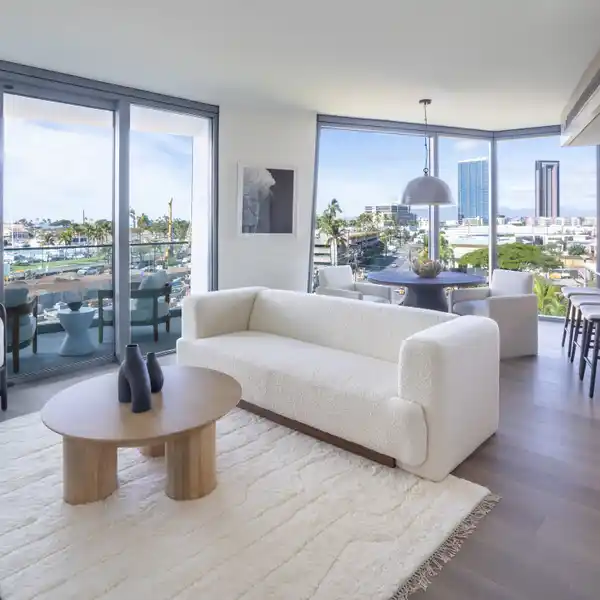 BEAUTIFUL END UNIT IN WARD VILLAGE