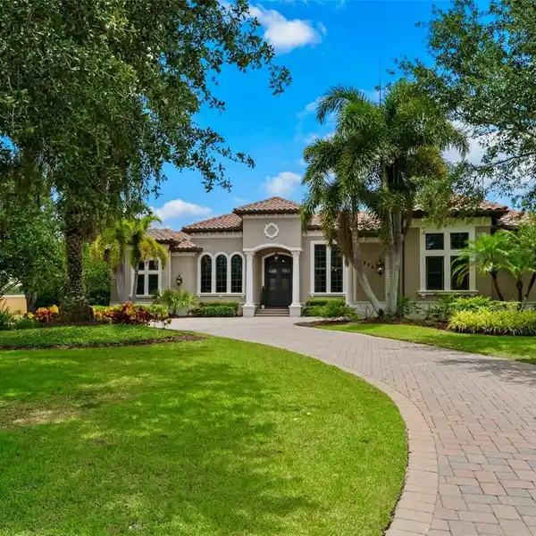 SPECTACULAR LAKEWOOD RANCH COUNTRY CLUB RESIDENCE