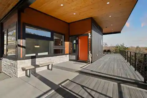 Exquisitely Designed Luxury Modern Lakefront Home