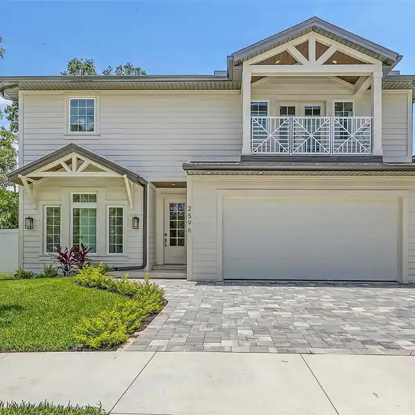 MODERN ELEGANCE MEETS OUTDOOR ENTERTAINING BLISS