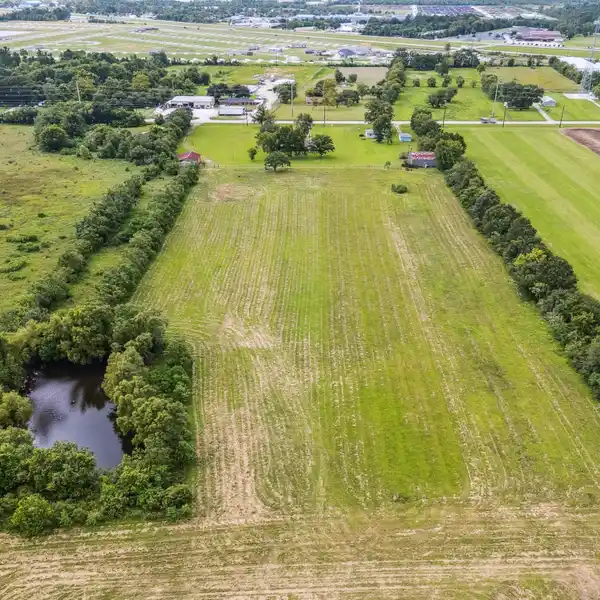 UNIQUE 25-ACRE PROPERTY