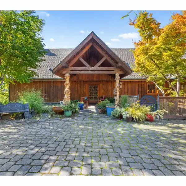 CUSTOM-BUILT HOME IN THE HEART OF EUGENE