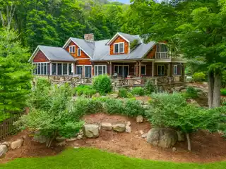 Luxurious Comfort on Five Serene Acres