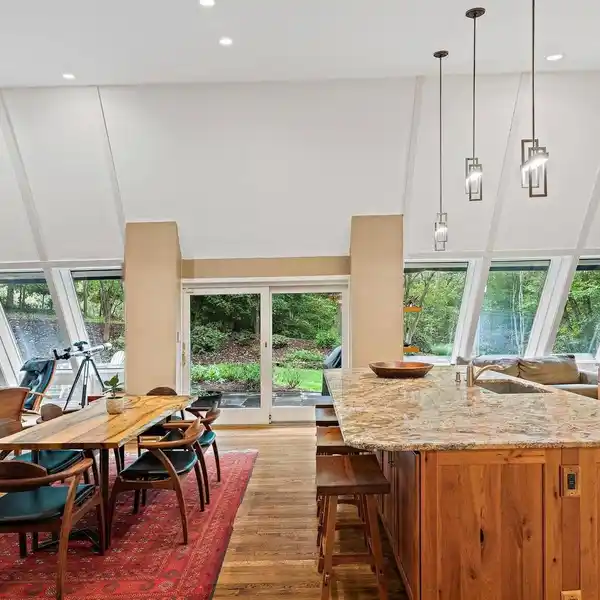 ARCHITECT-DESIGNED PASSIVE SOLAR HOUSE