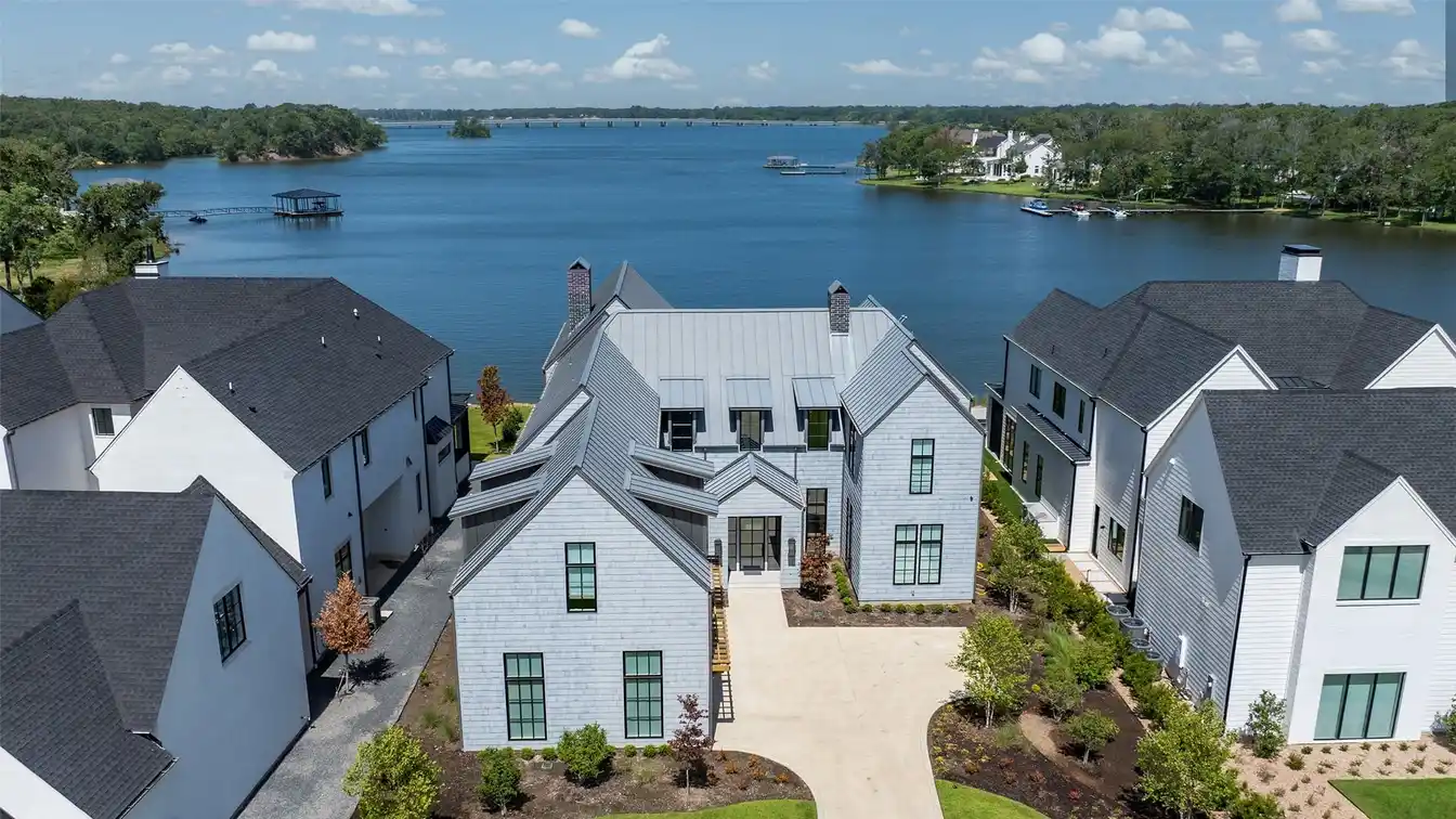 The Ultimate Multi-generational Lake House