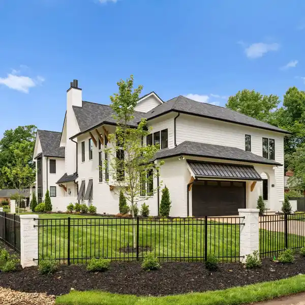 AN EXCEPTIONAL PROPERTY IN A PRIME LOCATION