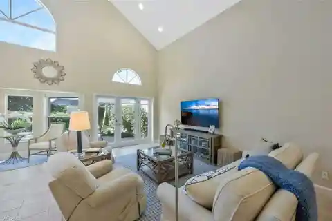 Bright and Cheery Home in Villa Lantana