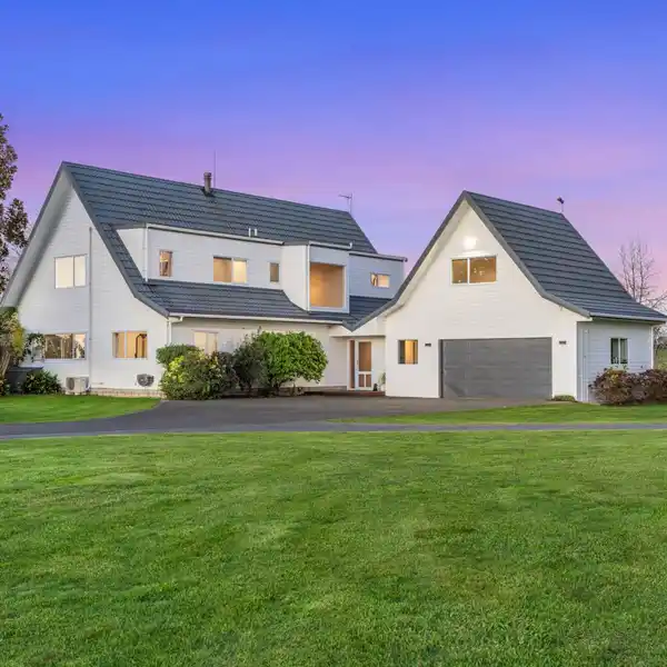 COUNTRY LIVING WITH PARKLIKE VIEWS