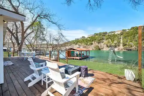 Charming Waterfront Retreat