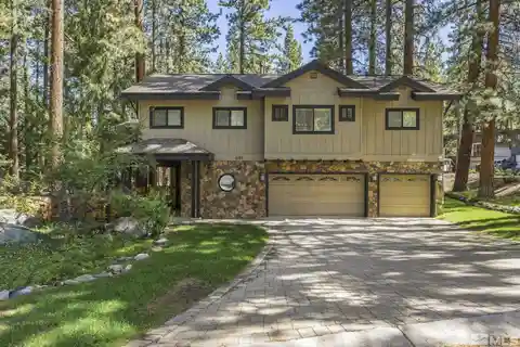 Modern Comforts Amidst Tahoe’s Tranquil Beauty