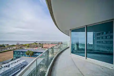 Three Bedroom Apartment in a Distinctive and Desirable Building