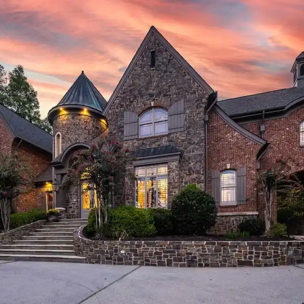 PRESTIGIOUS RIVER OAKS ESTATE