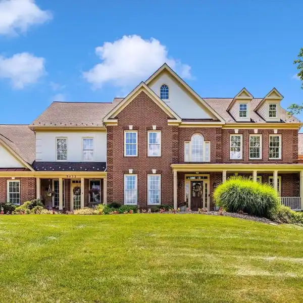 SPECTACULAR ESTATE HOME ON 2.8 PRIVATE ACRES
