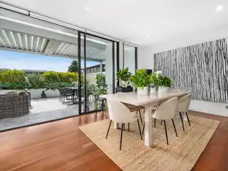 Chic Open-Plan Penthouse with Rooftop Terrace