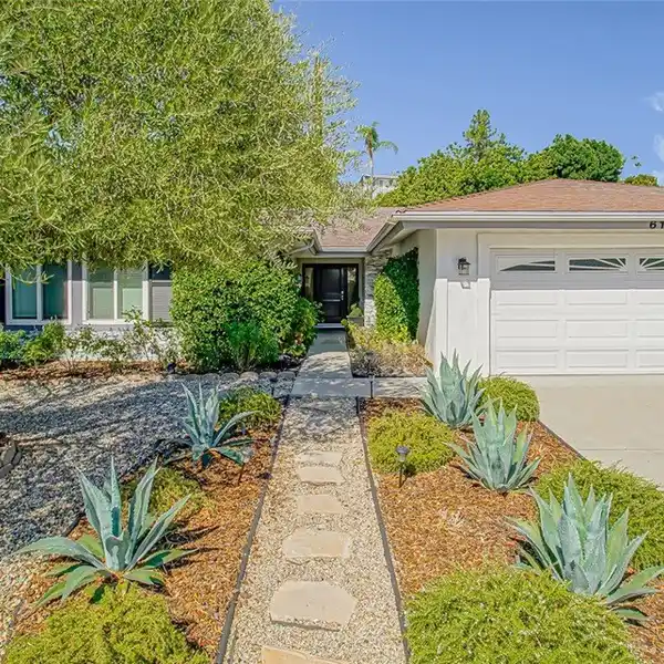 BEAUTIFULLY UPDATED HOME IN THE HEART OF WOODLAND HILLS