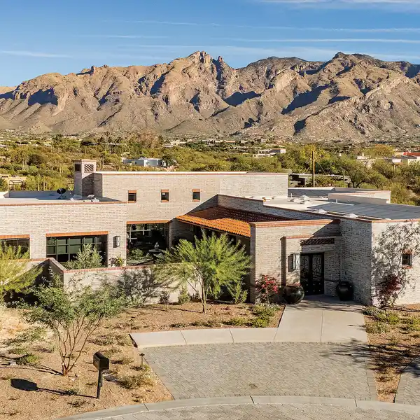 DESIGN AND BUILD YOUR OWN CLASSIC LA QUINTA HOME