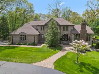 Architectural Masterpiece on a Serene Cul-de-sac