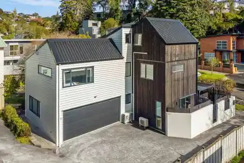 Modern Coastal Living Steps from Kohimarama Beach