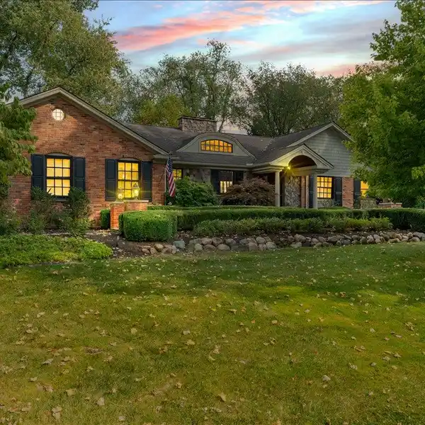 IMPECCABLE RANCH RETREAT WITH SEAMLESS INDOOR-OUTDOOR FLOW