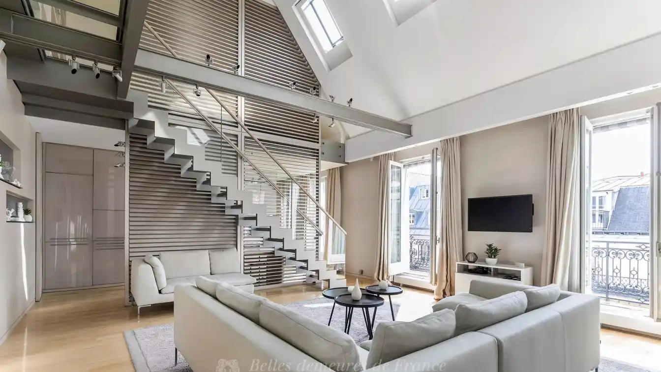 Magnificent Dual-aspect Duplex Apartment
