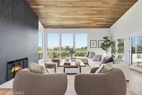 Modern Luxury Home on Quiet Cul-De-Sac