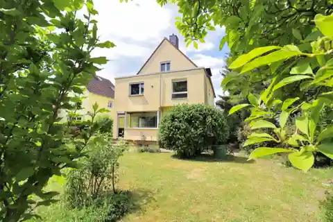 Prime Property with Old Stock on the Sachsenhäuser Berg