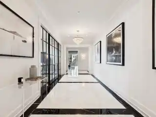 Exquisite Residence Full of High-End Finishes