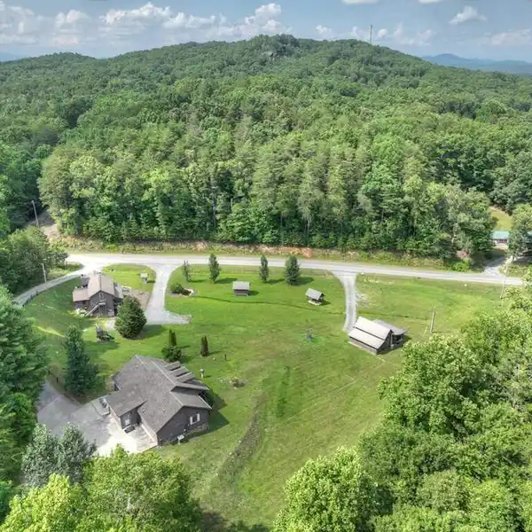 EXCEPTIONAL MOUNTAIN RETREAT