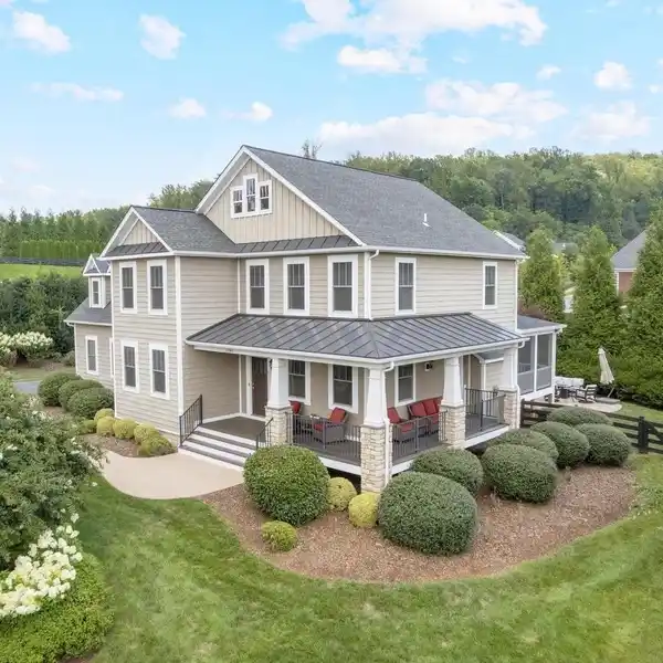 BEAUTIFULLY UPDATED HOME IN HYLAND RIDGE