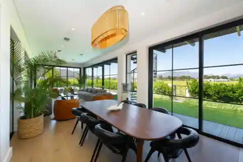 Luxury Entertainer’s Dream in Prime Winelands Location