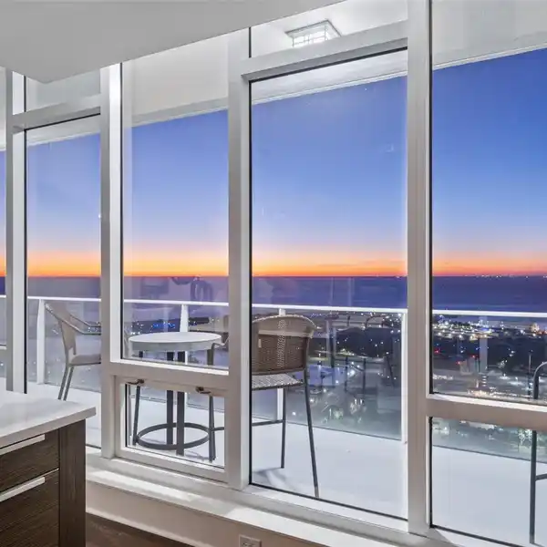 REMARKABLE TRI-LEVEL GRAND PENTHOUSE AT SIGNATURE PLACE