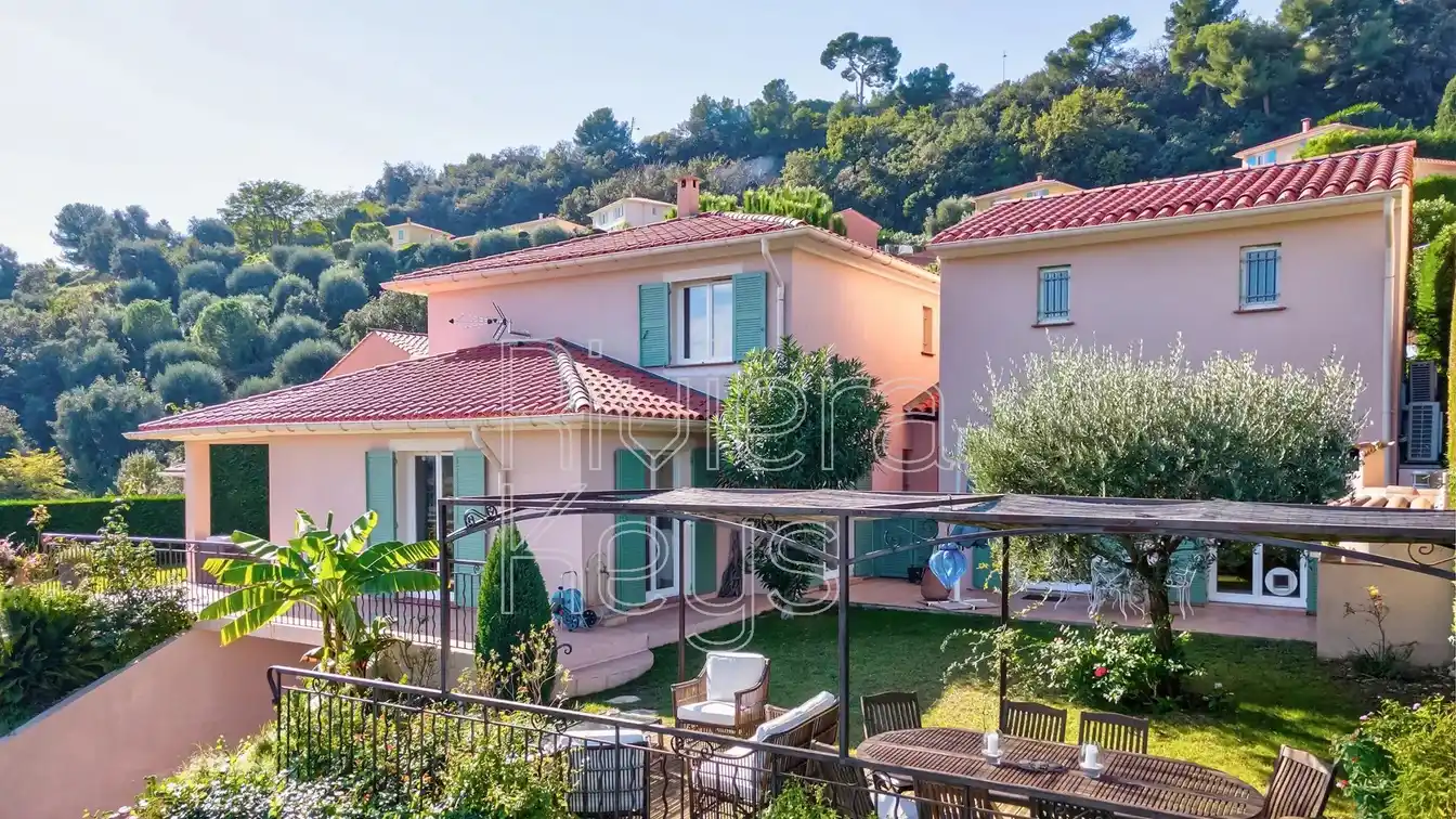 Elegant Villa Close to Nice
