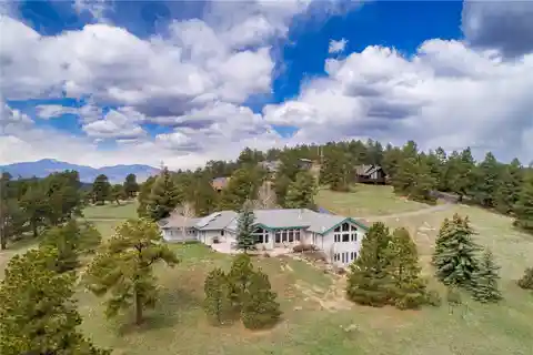 Modern Comfort with Foothills Serenity