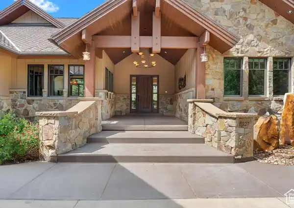 MOUNTAIN RETREAT WITH UNMATCHED ACCESS TO UTAH’S OUTDOOR LIFESTYLE