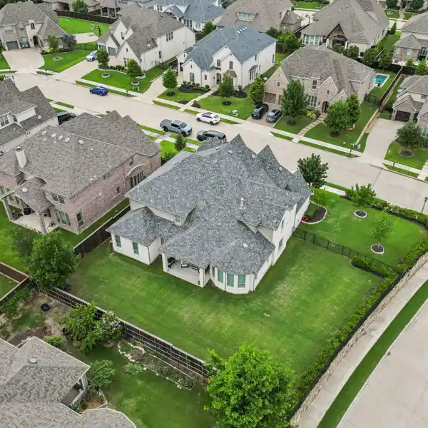 TIMELESS ELEGANCE MEETS TRANSITIONAL DESIGN IN WHITLEY PLACE