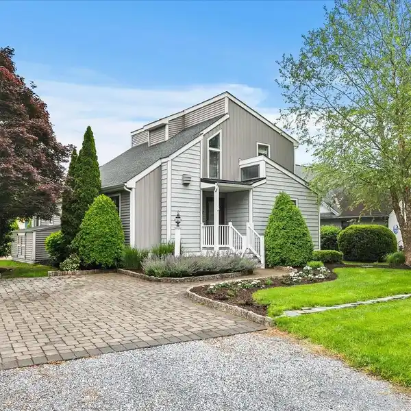 TURNKEY COASTAL LIVING STEPS FROM DOWNTOWN
