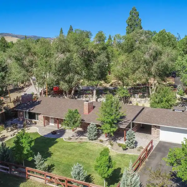 BEAUTIFULLY MAINTAINED 1957 RANCH-STYLE HOME