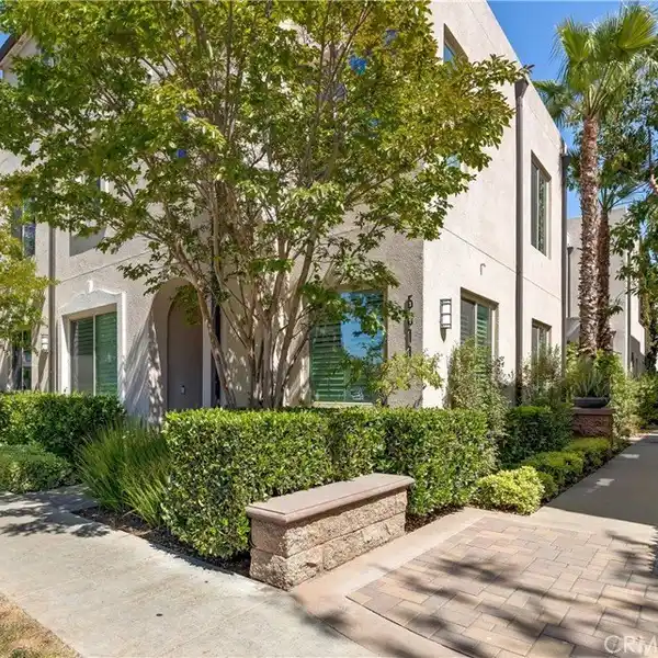 PRIVATE TERRACE HOME WITH RESORT-STYLE AMENITIES