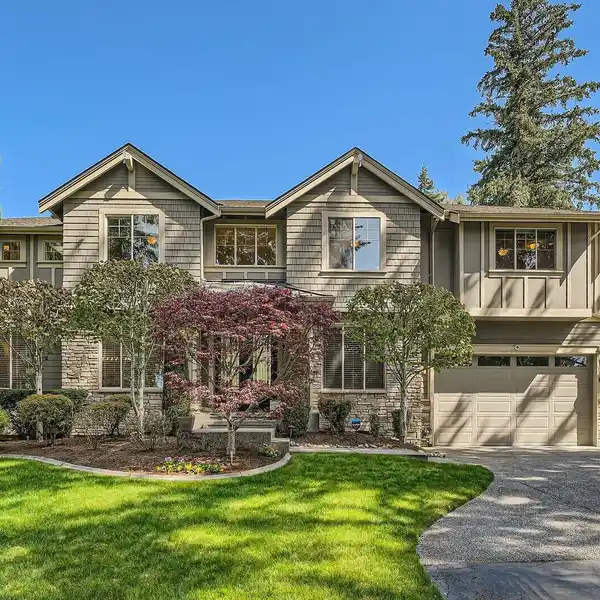 EXTRAORDINARY ESTATE HOME