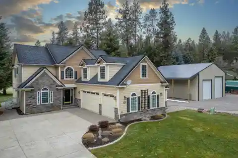 Exceptional Home at Chewelah Golf and Country Club