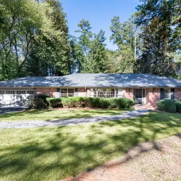 MID-CENTURY ELEGANCE MEETS MODERN-DAY REFINEMENT