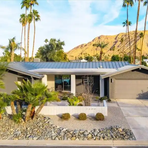 REFINED DESERT SANCTUARY IN INDIAN CANYONS