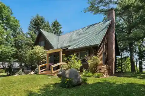 Inviting Log Home Above Seneca Lake
