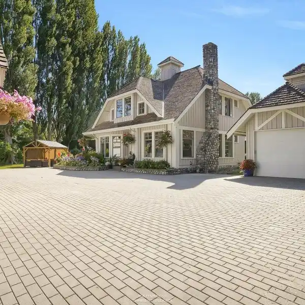 BEAUTIFUL PRIVATE RETREAT