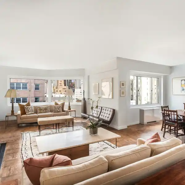 SPACIOUS HIGH-FLOOR HOME