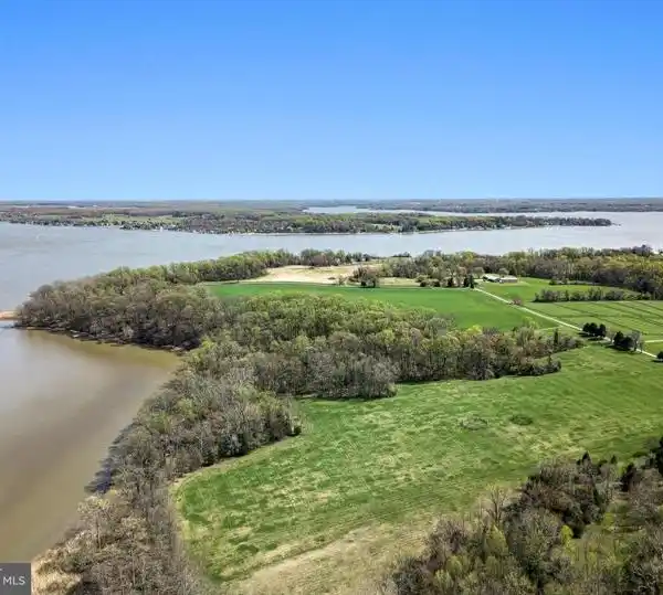 39+ ACRE PARK-LIKE WATERFRONT SETTING